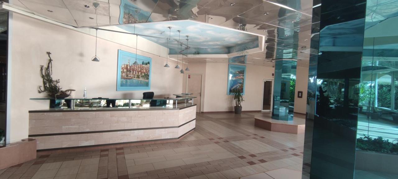 Exclusive Panoramic Sea View In Victoria Beach مينتون المظهر الخارجي الصورة