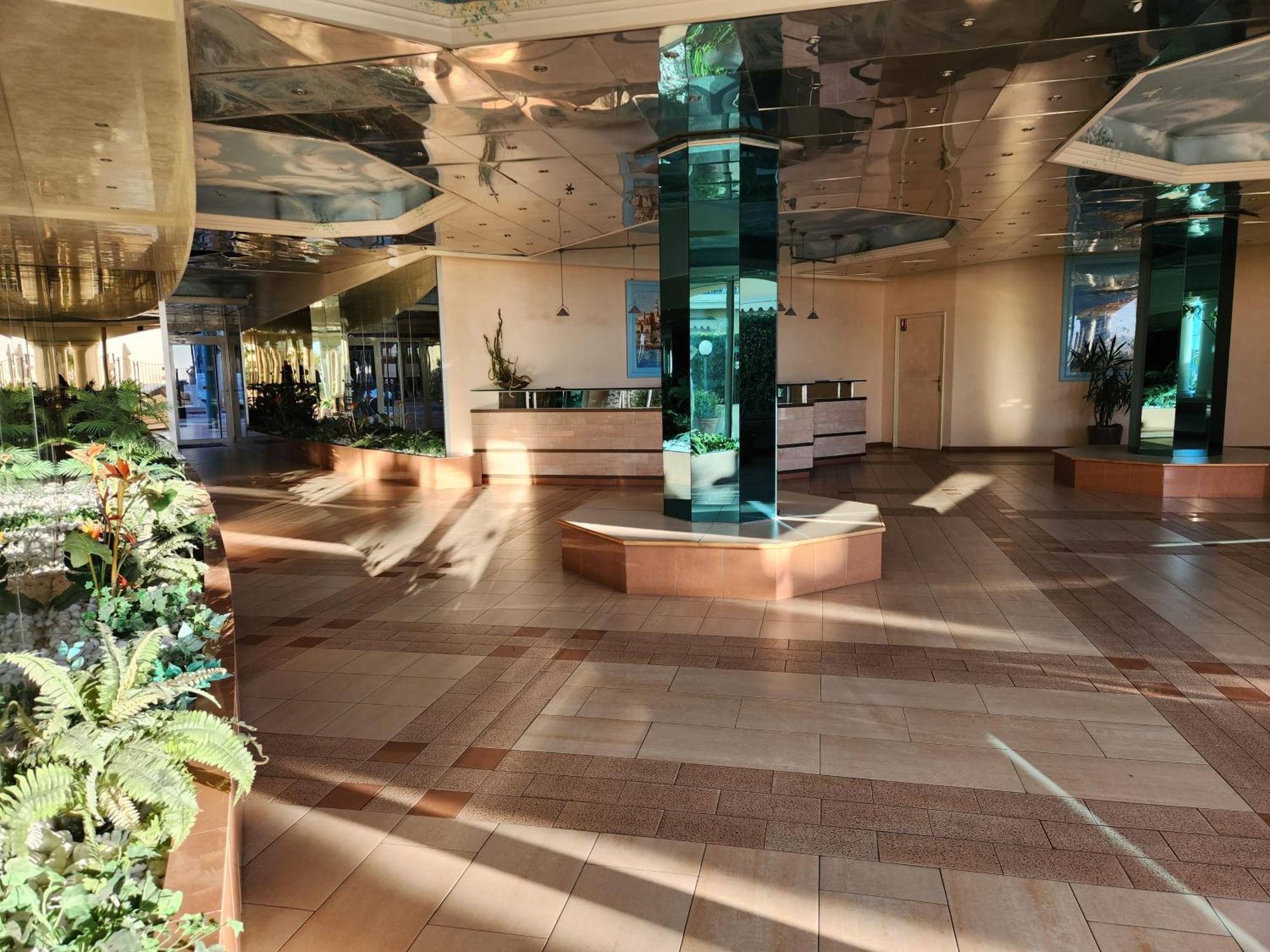 Exclusive Panoramic Sea View In Victoria Beach مينتون المظهر الخارجي الصورة