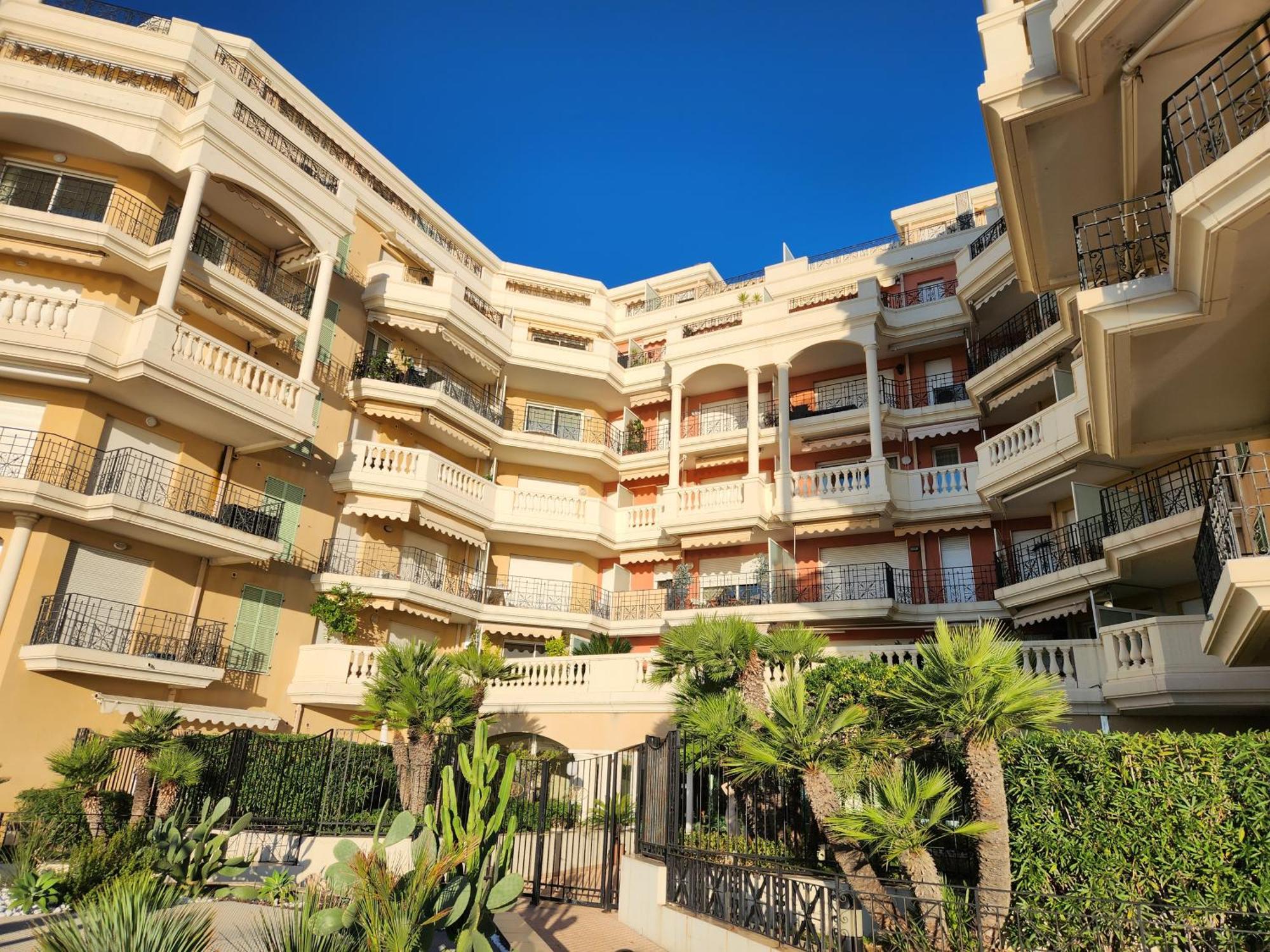 Exclusive Panoramic Sea View In Victoria Beach مينتون المظهر الخارجي الصورة